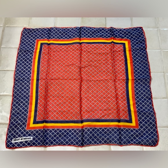 Vintage 1970s 100% Silk DANIEL LA FORET 20” x 20” Scarf Bandanna Kerchief Wrap - Picture 4 of 12